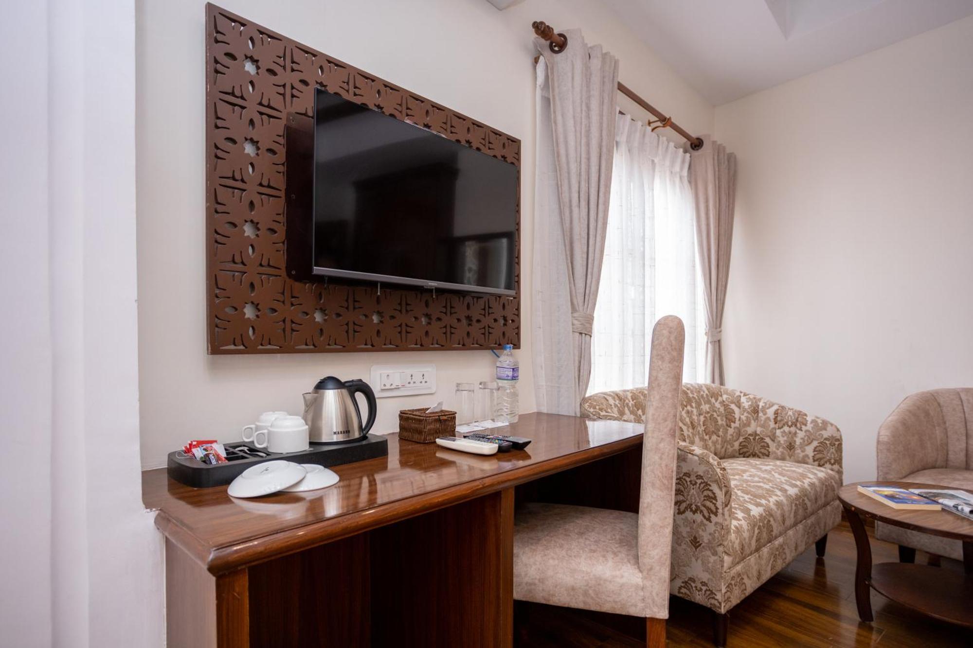 Airport Himalaya Boutique Hotel 加德满都 外观 照片