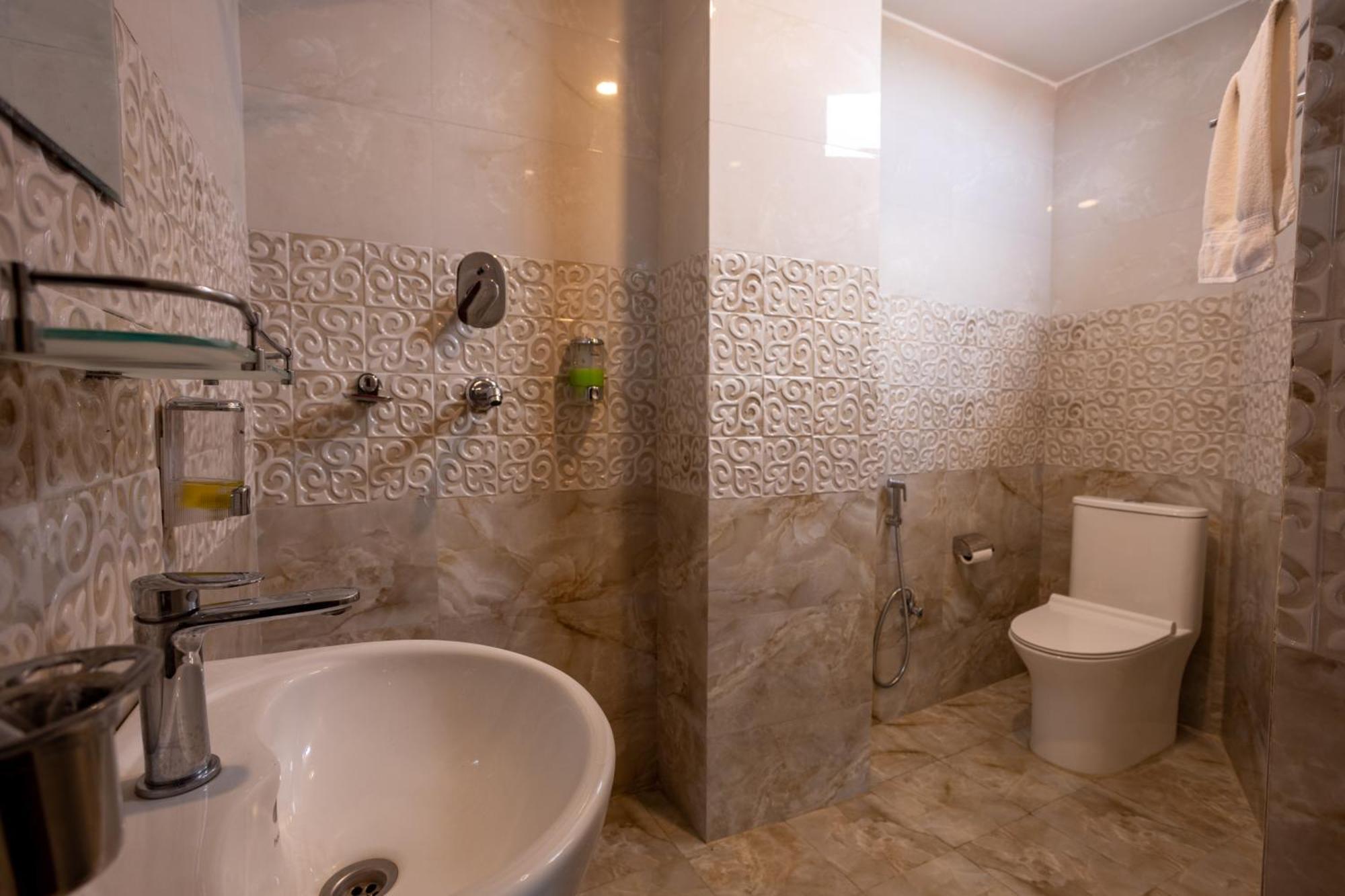 Airport Himalaya Boutique Hotel 加德满都 外观 照片