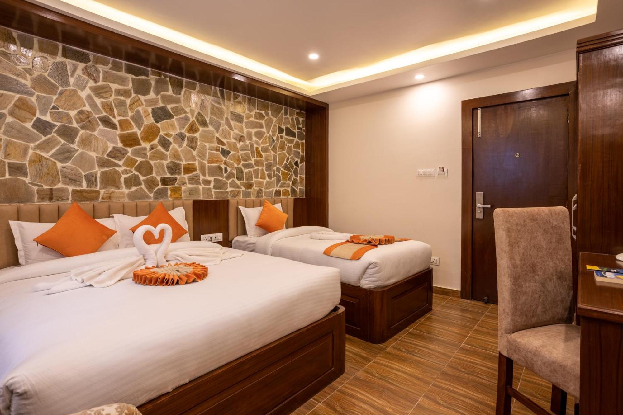 Airport Himalaya Boutique Hotel 加德满都 外观 照片